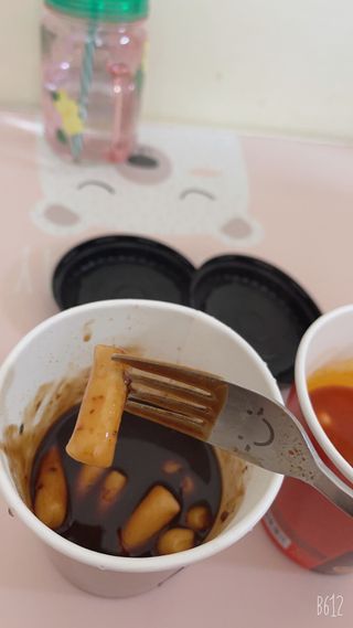 유비쿡 컵떡볶이 매운컵떡볶이2개/ 짜장컵떡볶이 2개  총 4개세트 — 4점을 준 리뷰어가 2021년 6월 올린 사용 사진