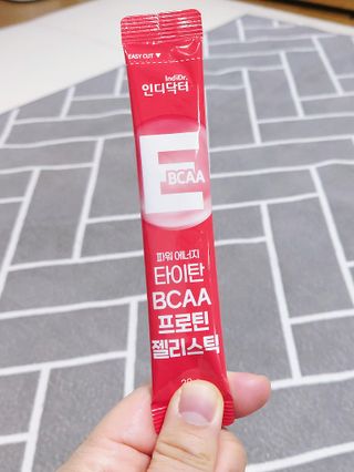 [인디닥터] 타이탄 BCAA 프로틴 젤리스틱 — 5점을 준 리뷰어가 2022년 5월 올린 사용 사진