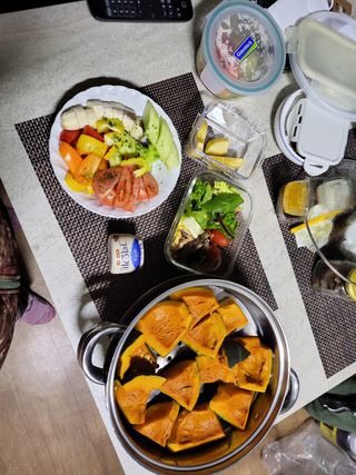 매일바이오 그릭요거트 오리지널 플레인 4개, 로스터리 커피믹스 4개 — 5점을 준 리뷰어가 2021년 12월 올린 사용 사진