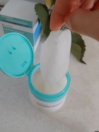 리더스코스메틱 리더스 카밍 바이오틱스 퀵 수딩 패드 — 5점을 준 리뷰어가 2022년 5월 올린 사용 사진