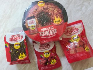 [서울시스터즈] CU 김치 4총사 세트-김치볶음밥, 김치큐브닭, 김치바삭김, 김치아몬드 — 5점을 준 리뷰어가 2021년 11월 올린 사용 사진