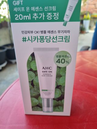 [AHC] 세이프온 에센스 선크림 올리브영 스페셜 증정 기획세트 — 5점을 준 리뷰어가 2022년 6월 올린 사용 사진