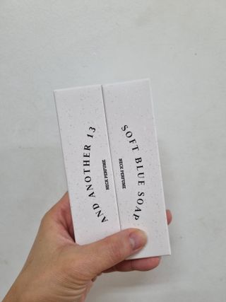 멈칫(MUMCHIT) 넥퍼퓸 NECKPERFUME 2가지 향 — 4.5점을 준 리뷰어가 2021년 11월 올린 사용 사진