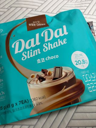 달달슬림쉐이크 구매평★달달슬림 맛있는 단백질 쉐이크 파우치 다이어트 식사대용 프로틴 파우더 보충제 — 5점을 준 리뷰어가 2025년 8월 올린 사용 사진