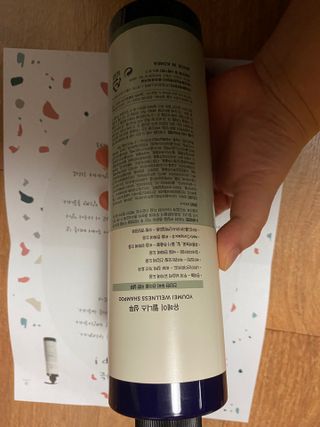 유메이 웰니스 샴푸 + 유메이 스칼프 브러쉬 — 5점을 준 리뷰어가 2022년 2월 올린 사용 사진