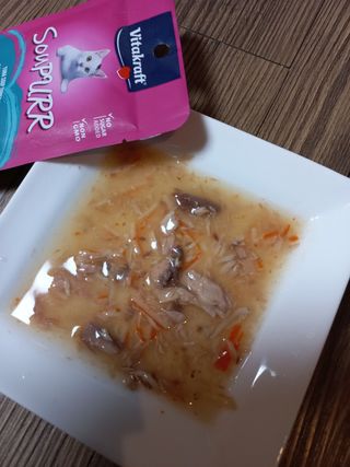 비타크래프트 고양이 수프 50g 3가지맛 x4팩씩 총 12팩 — 5점을 준 리뷰어가 2021년 10월 올린 사용 사진