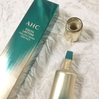 [NEW 탄력유턴 아이크림] AHC 유스 래스팅 리얼 아이크림 포 페이스 — 3점을 준 리뷰어가 2021년 1월 올린 사용 사진
