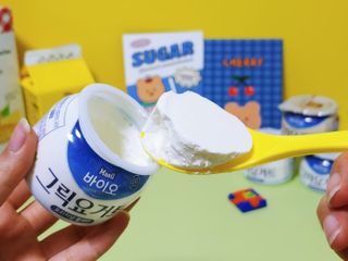 매일바이오 그릭요거트 오리지널 플레인 4개, 로스터리 커피믹스 4개 — 5점을 준 리뷰어가 2021년 12월 올린 사용 사진