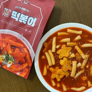 빨간키트 떡볶이 밀키트 2~3인분 매운맛 국물 떡볶이 만들기 쉬운 황금 레시피 분말 소스로 간편한 요리 — 5점을 준 리뷰어가 2021년 10월 올린 사용 사진