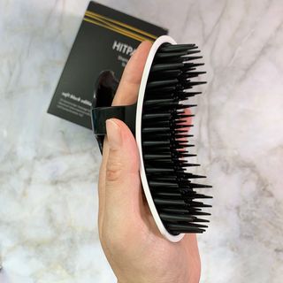 온가족 시원한샴푸 깨끗한두피 샴푸브러쉬 두피스케일링 히트팡블랙에디션 — 4.5점을 준 리뷰어가 2021년 8월 올린 사용 사진