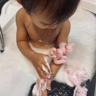 주식회사 권브라더스 [권브라더스] 목욕놀이 필수템, 핑키공주 유아버블클렌저 300ml 대용량 몽글몽글 구름 속 딸기향 — 5점을 준 리뷰어가 2022년 1월 올린 사용 사진