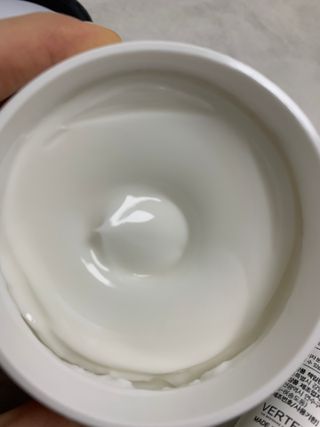 버텍스넘버원 버텍스 넘버원 햄프씨드오일 핸드밤, 바디크림 — 3.5점을 준 리뷰어가 2022년 3월 올린 사용 사진