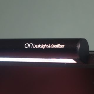 TOMO GRAPHY 나 있을땐 환한 조명 나 없을땐 확실한 살균 ★ DESK LIGHT & STERILIZER [ON] ★ — 5점을 준 리뷰어가 2021년 11월 올린 사용 사진