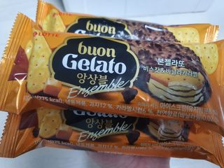 롯데제과 본젤라또 비스킷&바닐라카라멜바, 본젤라또 베리쇼콜라컵 — 5점을 준 리뷰어가 2021년 11월 올린 사용 사진