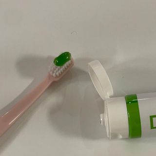 프리마인 유해균 뿐만 아니라 유익균까지 씻어내는 치약은 그만, 건강한 구강환경을 만드는 덴탈엔오 — 1점을 준 리뷰어가 2022년 7월 올린 사용 사진
