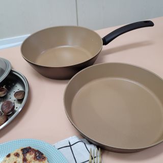 모멘토 마론 프라이팬 26cm 3종 (26cm팬/26cm웍팬/호환 스티머+돔뚜껑) — 5점을 준 리뷰어가 2022년 9월 올린 사용 사진