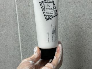 [나플라워]  클렌징 후에도 남아있는 수분감은 물론 여드름 케어까지 완벽한 스팟리스 폼클렌징 — 5점을 준 리뷰어가 2023년 12월 올린 사용 사진
