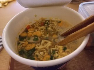 NISSIN 닛신 컵누들  4종 - 씨푸드오리지날, 씨푸드 스파이시, 씨푸드 커리, 씨푸드 XO소스 — 5점을 준 리뷰어가 2022년 4월 올린 사용 사진
