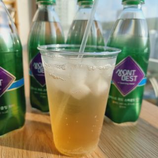 몽베스트 Montbest with Sparkling water Plain 20병 — 5점을 준 리뷰어가 2022년 10월 올린 사용 사진