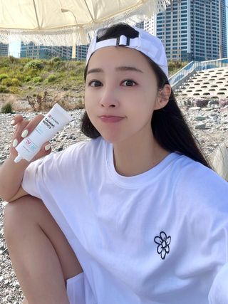 리더스코스메틱 리더스 카밍 바이오틱스 선 에센스 SPF 50+ PA++++ — 4.5점을 준 리뷰어가 2022년 6월 올린 사용 사진