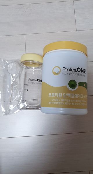 프로티원 단백질쉐이크 녹차맛 2주분 1통+보틀 — 4.5점을 준 리뷰어가 2021년 3월 올린 사용 사진