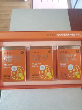 서울약사신협_내몸애발란스멀티비타민앤미네랄파워업_800mg x 90정 — 5점을 준 리뷰어가 2021년 5월 올린 사용 사진