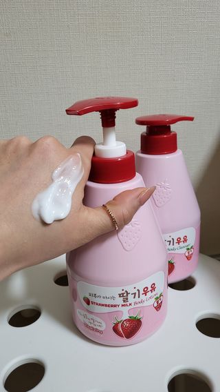 [과일나라] 피부가 마시는 딸기우유 바디클렌저&바디로션 — 5점을 준 리뷰어가 2022년 2월 올린 사용 사진