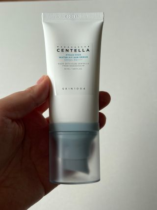 [스킨1004] 마다가스카르 센텔라 히알루-시카 워터핏 선세럼 50ml — 5점을 준 리뷰어가 2024년 5월 올린 사용 사진