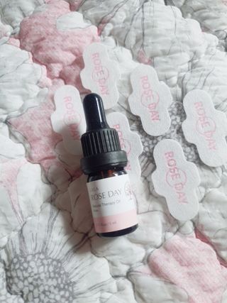 라라로즈데이 시즌2 천연 아로마오일 Y존 케어 속옷향수 이너퍼퓸 5ml  여성의 자존감을 UP시키자 — 5점을 준 리뷰어가 2021년 10월 올린 사용 사진