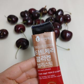자연에온 가득담은 몽모랑시 타트체리 콜라겐 젤리스틱 — 3.5점을 준 리뷰어가 2021년 1월 올린 사용 사진