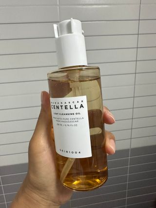 스킨1004 [SKIN1004] 마다가스카르 센텔라 라이트 클렌징 오일 200ml — 3.5점을 준 리뷰어가 2024년 8월 올린 사용 사진