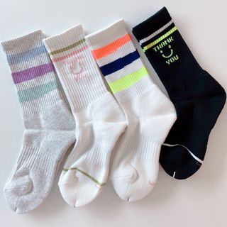 사이즈가 있는 양말 필로이 운동하기 좋은 날!_스포츠 크루 양말 4족 세트_남여 각각 (S,M,L)_컬러 랜덤 발송 — 5점을 준 리뷰어가 2022년 5월 올린 사용 사진