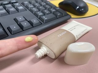 [후르디아] 끈적임 없는 착한성분 비건  핸드크림 3종 — 5점을 준 리뷰어가 2022년 10월 올린 사용 사진