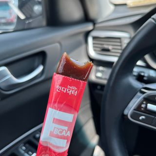 인디닥터 면역 생생 핑크 이뮨 젤리 + 타이탄 BCAA 프로틴 젤리스틱 — 4.5점을 준 리뷰어가 2022년 4월 올린 사용 사진