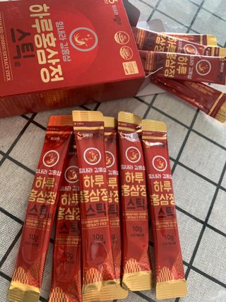 힘내라김홍삼 하루홍삼정스틱 10g x 10포 — 5점을 준 리뷰어가 2021년 4월 올린 사용 사진