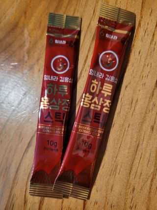 힘내라김홍삼 하루홍삼정스틱 10g x 10포 — 4점을 준 리뷰어가 2021년 4월 올린 사용 사진
