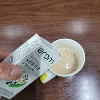 이롬 erom 황성주박사의 국산콩 두유 검은콩과 17곡 — 5점을 준 리뷰어가 2020년 12월 올린 사용 사진