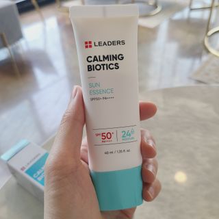 리더스코스메틱 리더스 카밍 바이오틱스 선 에센스 SPF 50+ PA++++ — 5점을 준 리뷰어가 2022년 5월 올린 사용 사진
