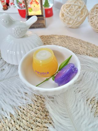 틱톡 [후르디아] 튼입술해결템 올리브영 블루베리 하이드레이팅 허니 립밤 — 5점을 준 리뷰어가 2023년 12월 올린 사용 사진