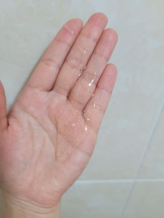 벨먼 내추럴스파 수분광채 스크럽 바디워시 600ml 5종 — 4.5점을 준 리뷰어가 2022년 5월 올린 사용 사진