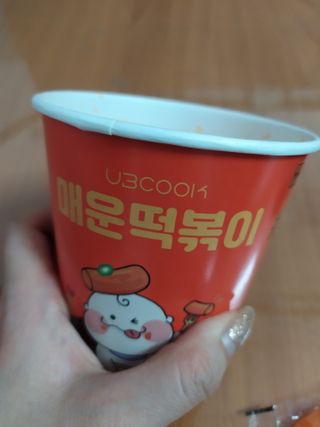 유비쿡 컵떡볶이 매운컵떡볶이2개/ 짜장컵떡볶이 2개  총 4개세트 — 4.5점을 준 리뷰어가 2021년 3월 올린 사용 사진