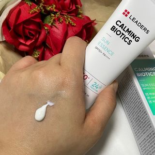 리더스코스메틱 리더스 카밍 바이오틱스 선 에센스 SPF 50+ PA++++ — 5점을 준 리뷰어가 2022년 5월 올린 사용 사진
