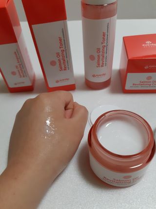 아이앤립 / EYENLIP 아이앤립 연어오일 리바이탈라이징 토너+앰플+크림 3종 세트 — 5점을 준 리뷰어가 2021년 5월 올린 사용 사진