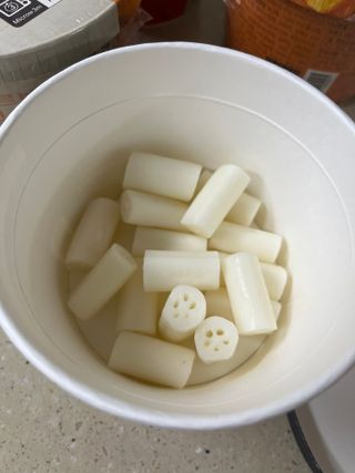 나우  [요리궁리] B타입 ( 매콤, 치즈, 매콤까르보 ) 꽃떡볶이 6개입 세트 — 5점을 준 리뷰어가 2025년 3월 올린 사용 사진