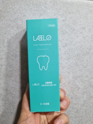 치과에서 쓰는 치약 _ 라벨제로 저불소 꼬마, 키즈, 유아, 베이비, 주니어 안전한 어린이치약 — 4점을 준 리뷰어가 2023년 3월 올린 사용 사진