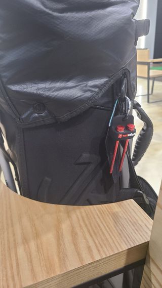 레드스틱 미니 자석부착 휴대형 얼라인먼트 스틱 정확성 방향성 비거리 골프 스윙트레이너 — 5점을 준 리뷰어가 2024년 8월 올린 사용 사진