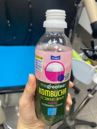 더그레잇티 콤부차 [매일유업] 더그레잇티 44kcal 콤부차 300ml *12개입 (오리지널 6개+베리리치 6개) — 4점을 준 리뷰어가 2023년 8월 올린 사용 사진