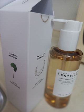 스킨1004 [SKIN1004] 마다가스카르 센텔라 라이트 클렌징 오일 200ml — 5점을 준 리뷰어가 2024년 7월 올린 사용 사진
