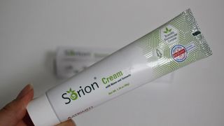 건선/아토/습진/민감성 피부 천연보습진정크림 소리온 크림 & 센시티브 크림 50g — 3점을 준 리뷰어가 2022년 1월 올린 사용 사진