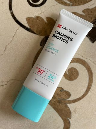 리더스코스메틱 리더스 카밍 바이오틱스 선 에센스 SPF 50+ PA++++ — 4점을 준 리뷰어가 2022년 8월 올린 사용 사진